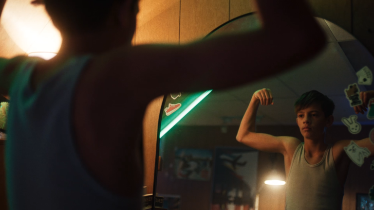 BIRD WHITE RIBBONfull A35 ULTRA PRIMES.00_00_56_02.Still012