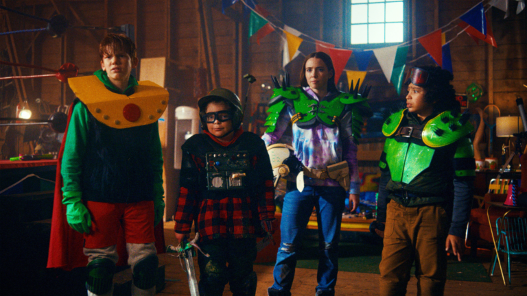 KidsvsAliens_Feature_UHD_4444_8Trk_V3_20221202.mov.01_06_29_08.Still075