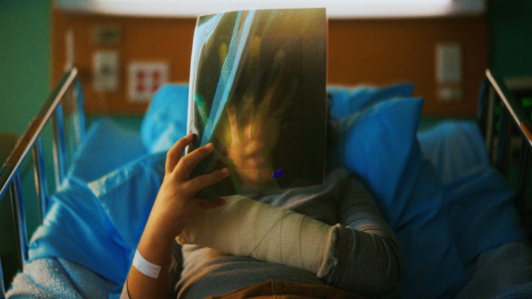 KidsvsAliens_Feature_UHD_4444_8Trk_V3_20221202.mov.01_12_34_23.Still123