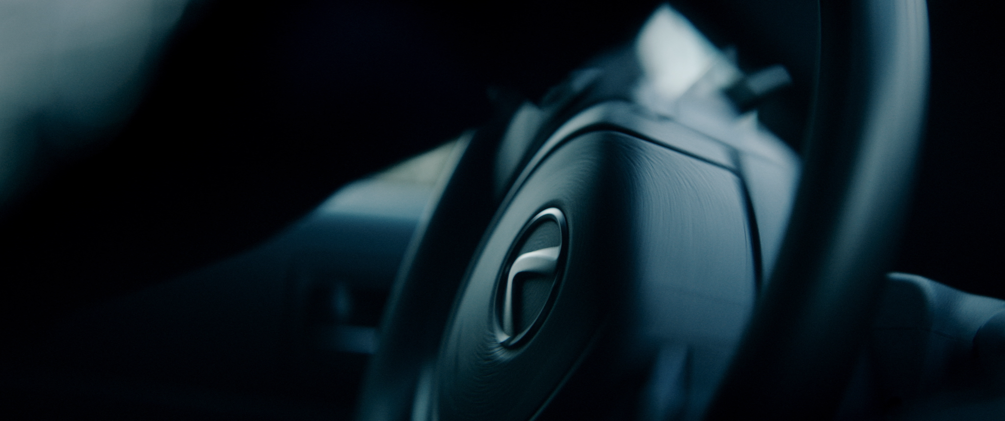 LexusIS_DirCut_2048x858.mov.10_00_39_09.Still059